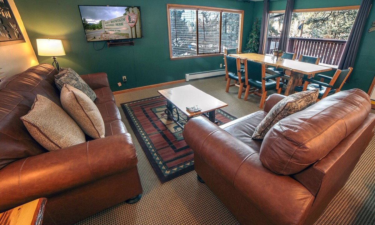 Estes Park Ski Chalet | Three Bedroom with Spacious Living room, Dining Room, and Deck