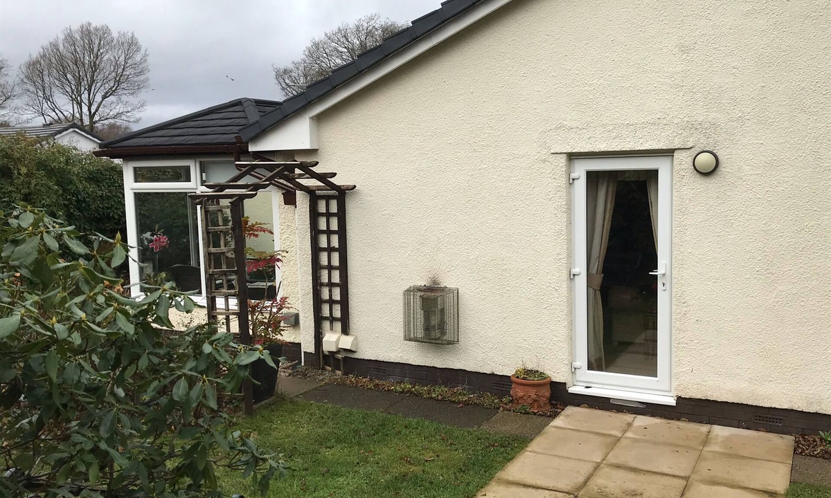 Windermere House | * Three Bedroomed Detached Bungalow in Bowness With Parking and wifi *