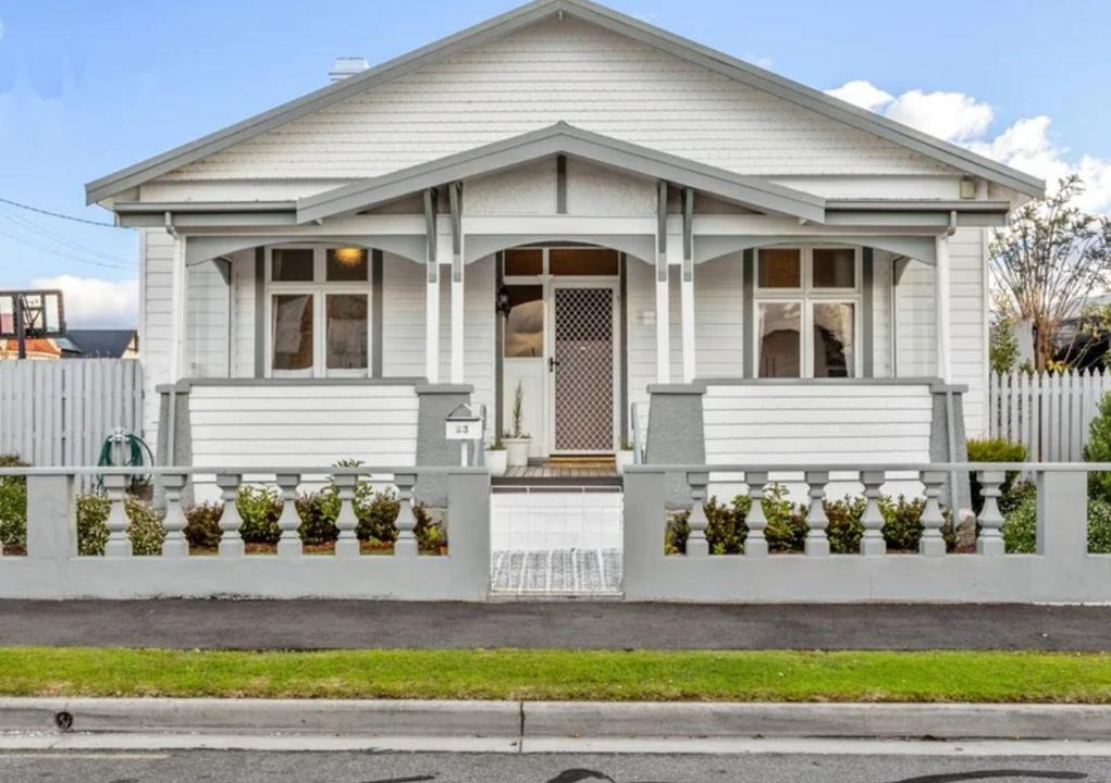 Invermay House | Three Bedrooms Hermay Cottage with Free Parking and 5 minutes drive to Launceston near museum