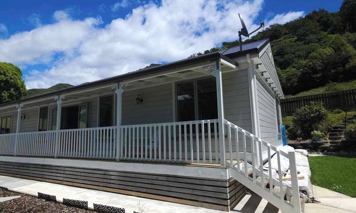 Havelock Cottage | Three D's Cottage! Marlborough Sounds! Short walk to local shops & amenities!
