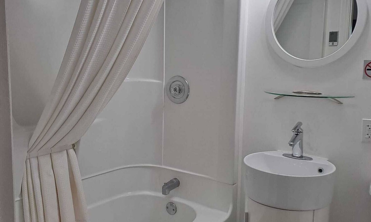 Bobcaygeon Hotel | Three Islands Motel