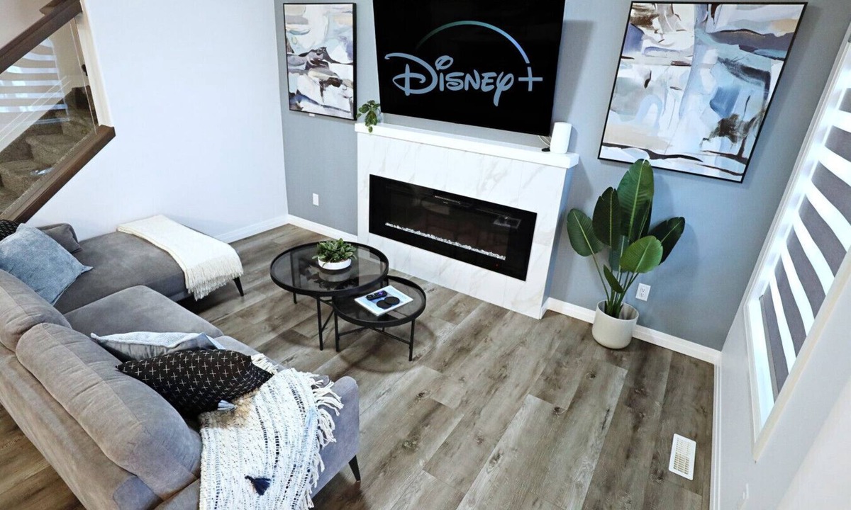 Southwest Edmonton House | Three King Beds|Central A/C|Fireplace|Park|Disney+