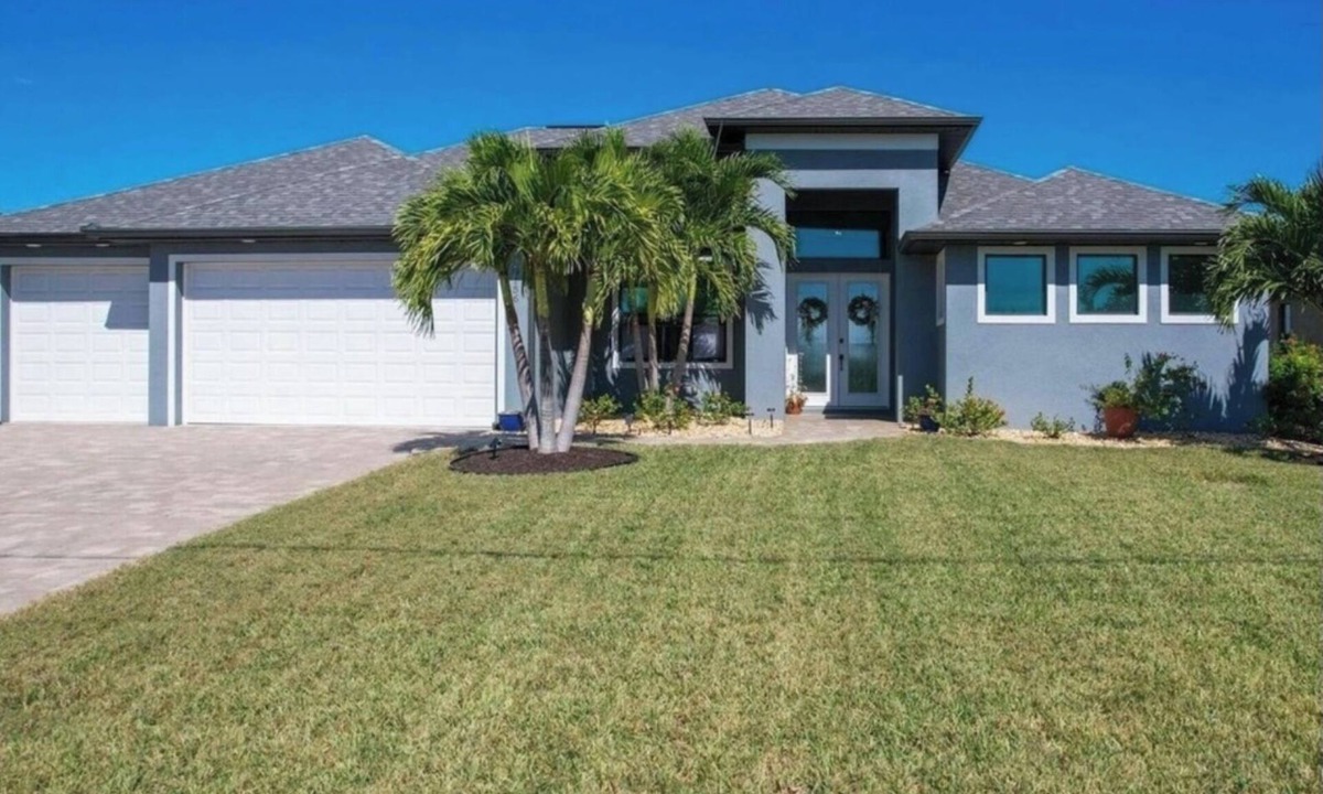 South Gulf Cove House | THREE PALMS PARADISE! Modern, 3-Bedroom Home, that sleeps 12. Port Charlotte, FL