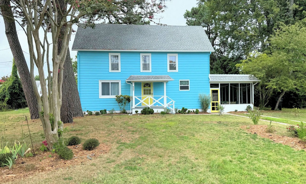 Deep Hole House | Three Pines- Screen Porch - Close to Town - Newly Renovated
