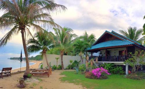 Ko Pha-ngan House | Three rare & private front beach villas