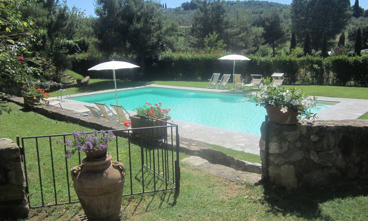Scandicci House | Three-room apartment, 80 square meters, 5/7 persons with swimming pool, 8 km from the center of Florence