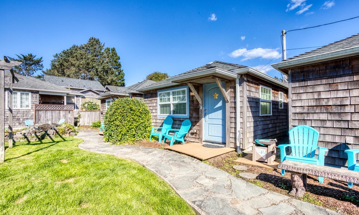 Downtown Cannon Beach Cottage | Three Sunny Cottages in a Great Location Near Downtown & Beach - Dogs Welcome