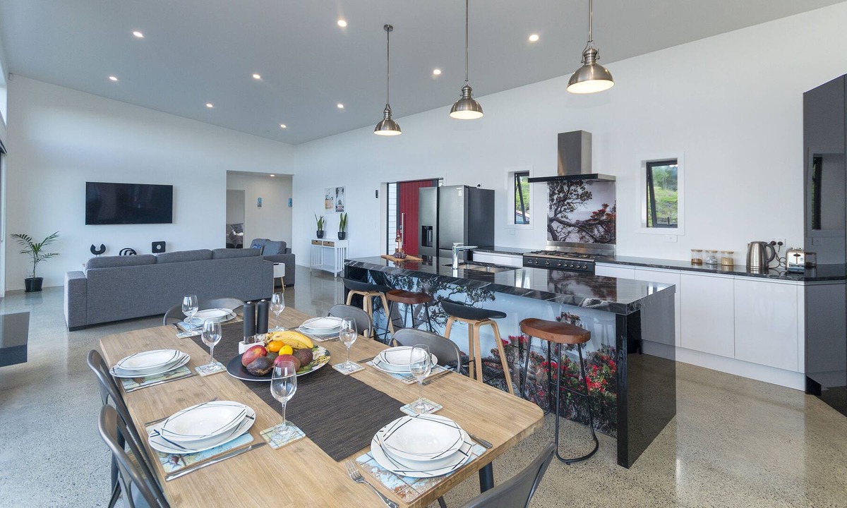 Cable Bay House | Three Views - Bush, Farmland and Doubtless Bay