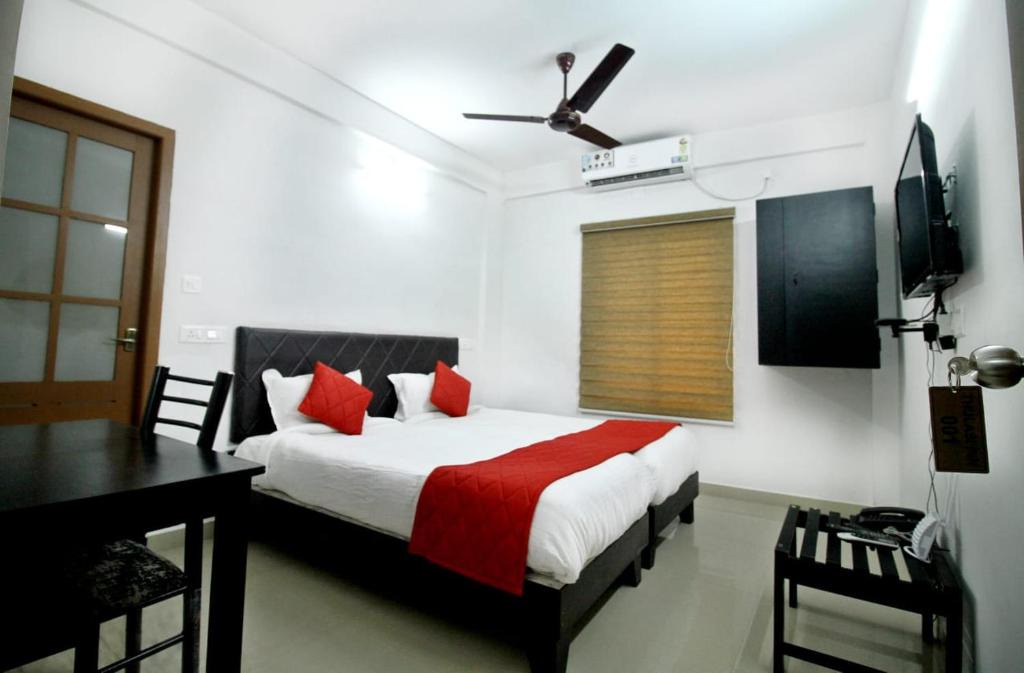Kochi Hotel | Thulasi Inn