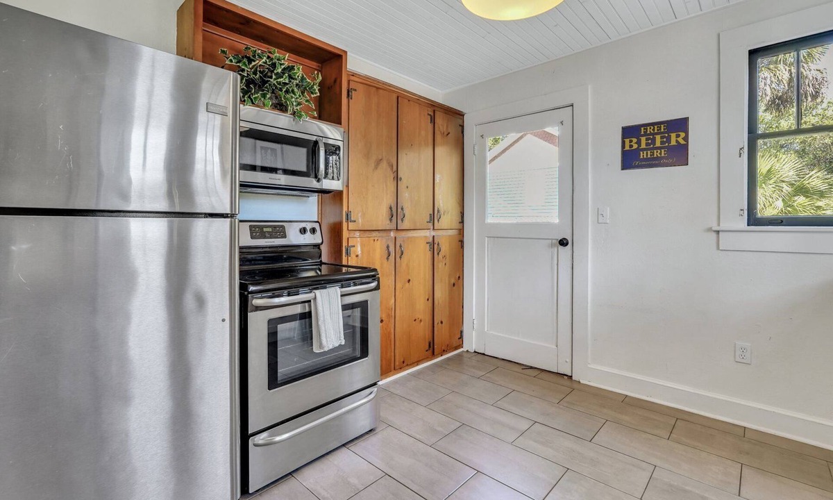 Thunderbolt House | Thunderbolt Bungalow on Quiet Street Steps to Waterfront by Lucky Savannah