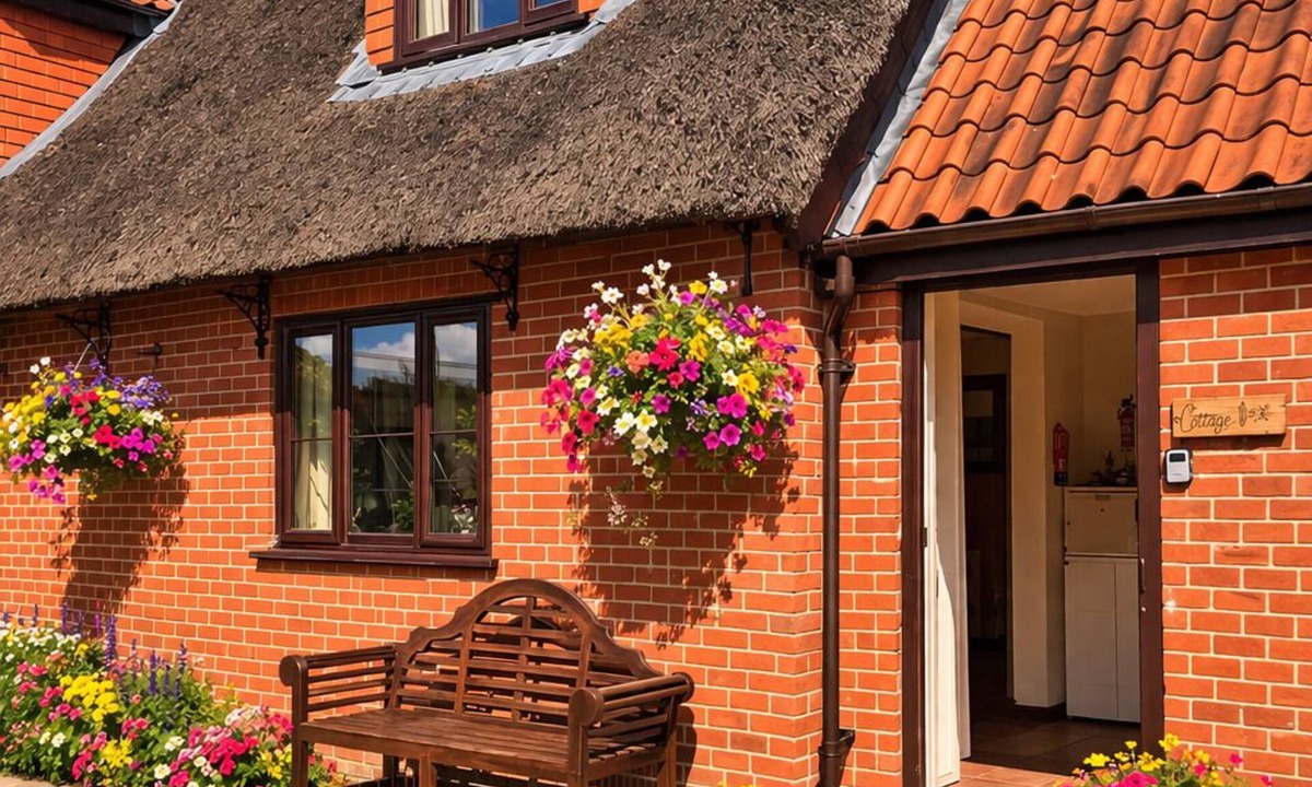 Repps with Bastwick House | Thurnefield Holiday Cottages - Cherry Tree Cottage
