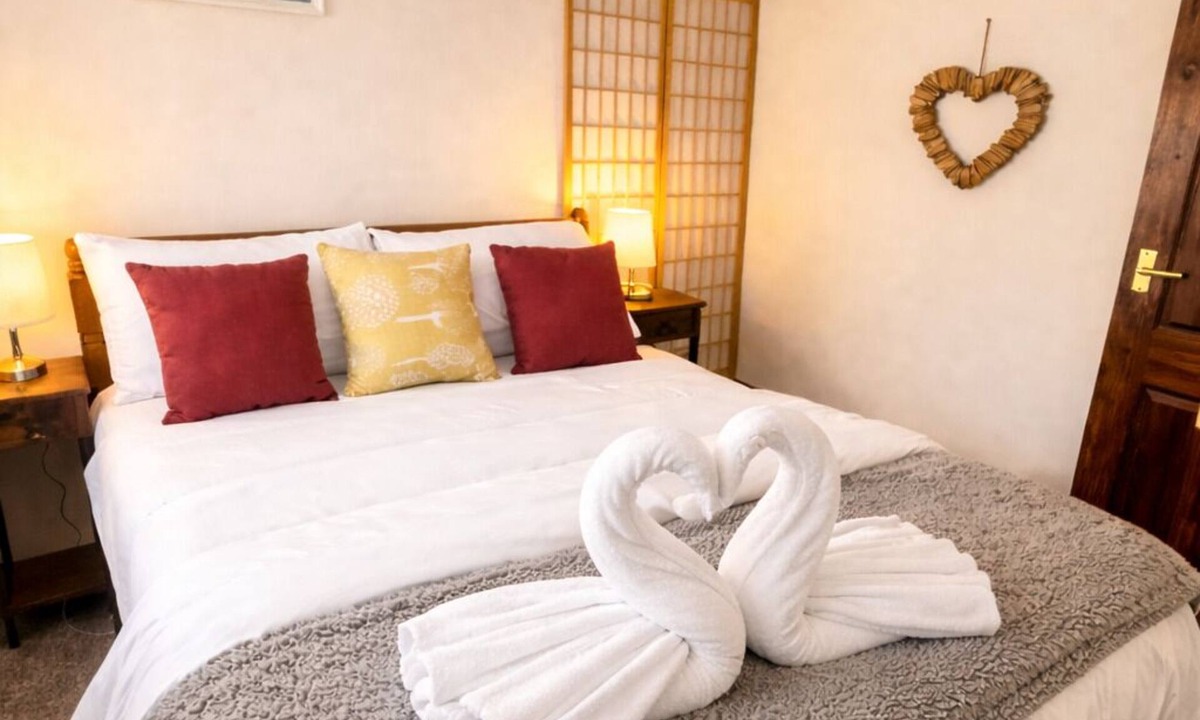 Repps with Bastwick House | Thurnefield Holiday Cottages - Willow Tree Cottage
