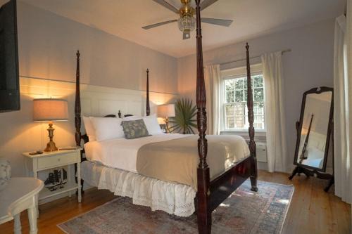 Ocracoke Hotel | Thurston House Inn