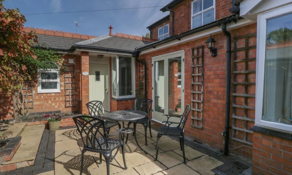 Malvern House | Thyme Cottage, Malvern. 3 bed.