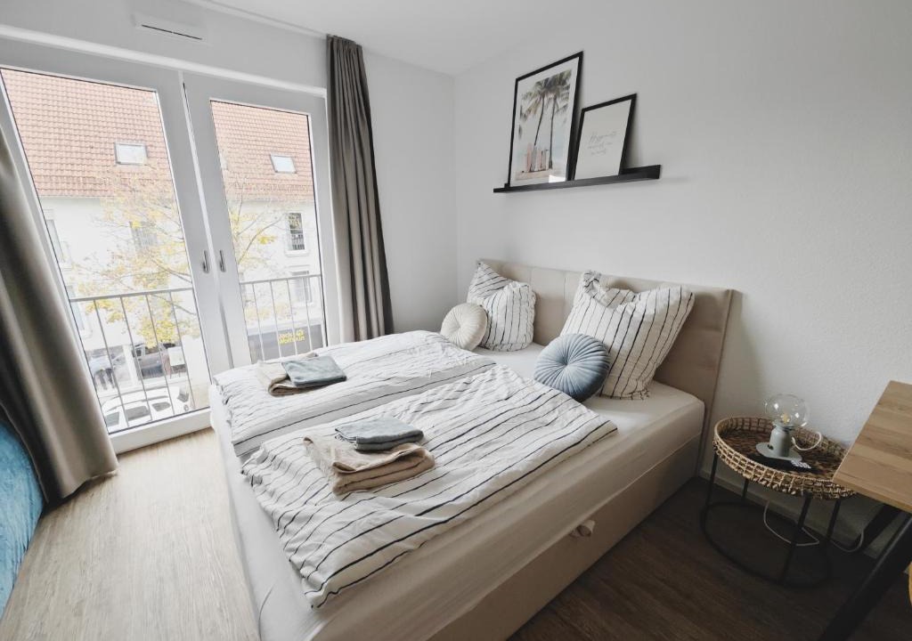 Metzingen Apartment | TiCasa WAVE-Zentral-Outlet-Aufzug-Stylisch-Unique