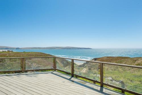Dillon Beach House | Tide Pool! PERFECT Location! AMAZING views! Short Walk to Beach! Hot Tub! Game Room! BBQ! Fast WiFi! Dog Friendly!