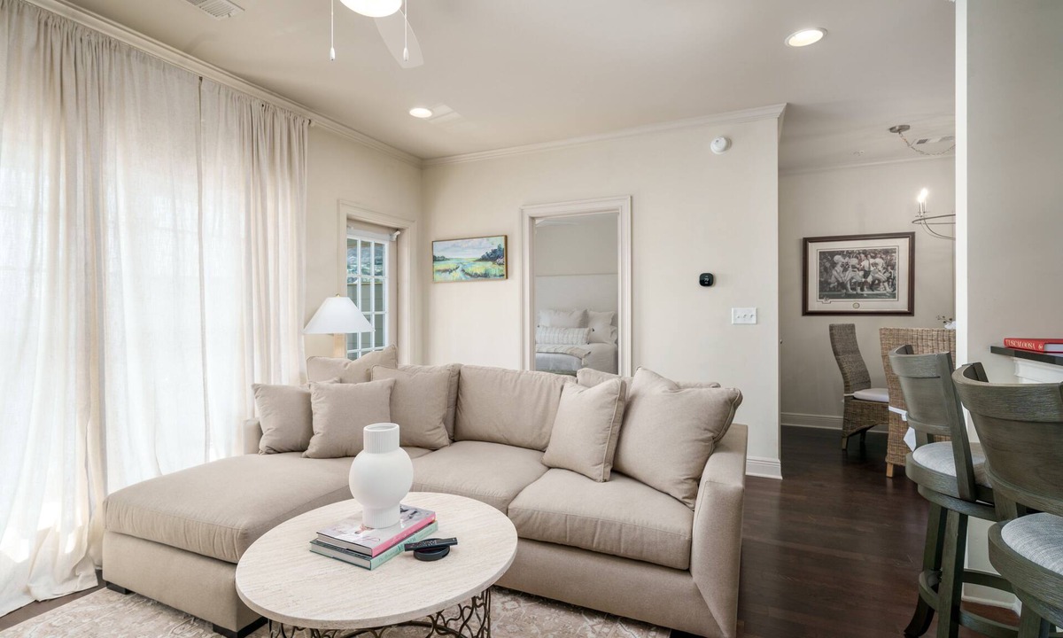 Tuscaloosa Condo | TideSide: Your Premier 2-Bedroom Retreat Near Campus & Stadium