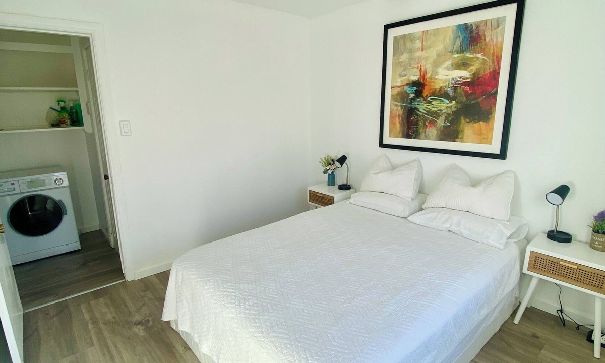 Downtown Phoenix Cottage | Tifany blue door cotage with AC in Phoenix E