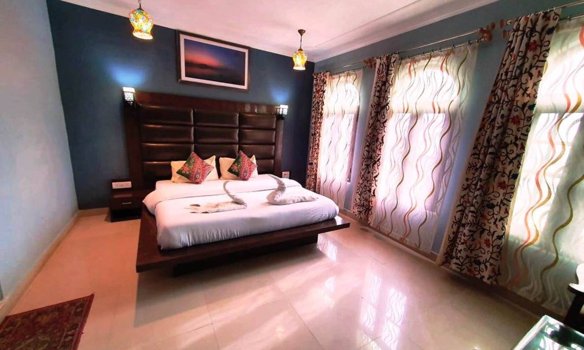 Nishat-Shalimar Hotel | TIH Hotel Ash Vale