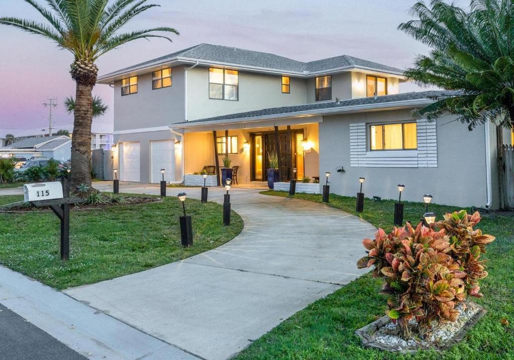 Satellite Beach House | TIKI BLUE SOUTH-GREAT BEACH GETAWAY for 6-10