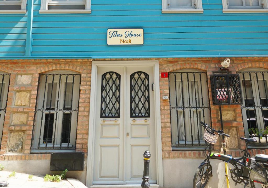 Rasimpasa Hotel | Tilas - Rooms in 19th Century Wooden Townhouse,Kadikoy
