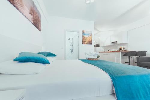 Saturn Apartment | TiLiA Breeze Studio Saturn