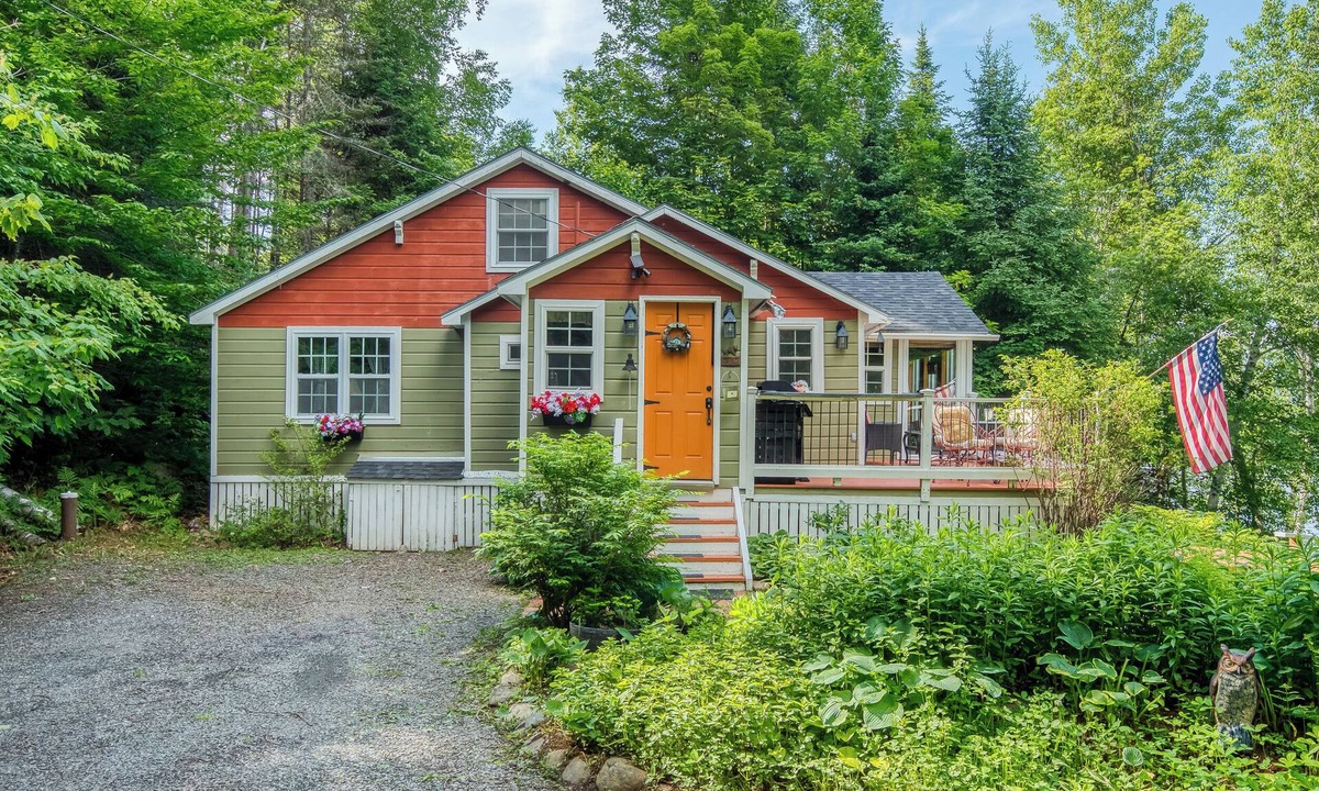 Rangeley Plantation House | Tilman Camp - Beautifully furnished cottage tucked away on the shores of Rangeley Lake