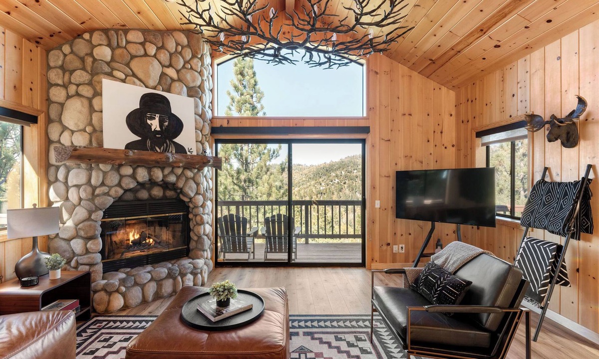 Running Springs Cabin | Timber Cliff Lodge - Luxury 3-bedroom cabin with expansive views