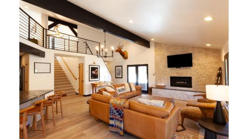 Taos Ski Valley House | Timber Crest Retreat
