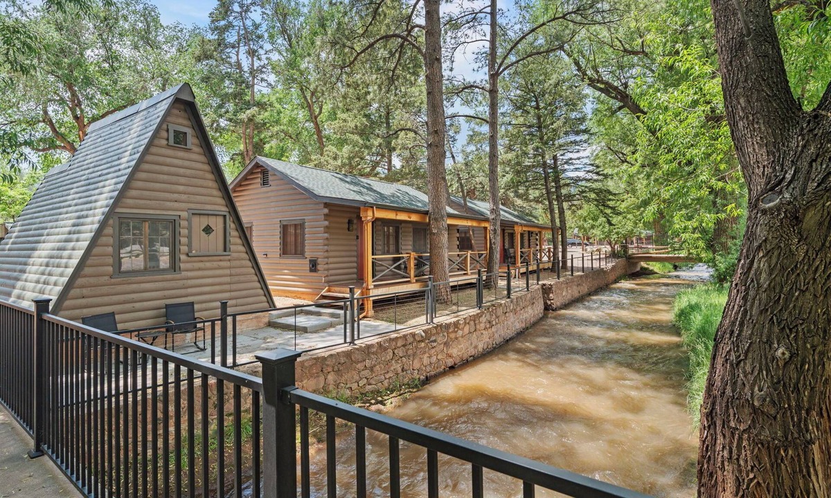Colorado Springs Cabin | Timber Lodge Cabin 13