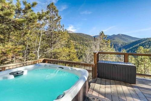 Spring Valley House | Timber Peak Cabin - Hot Tub BBQ Scenic Views