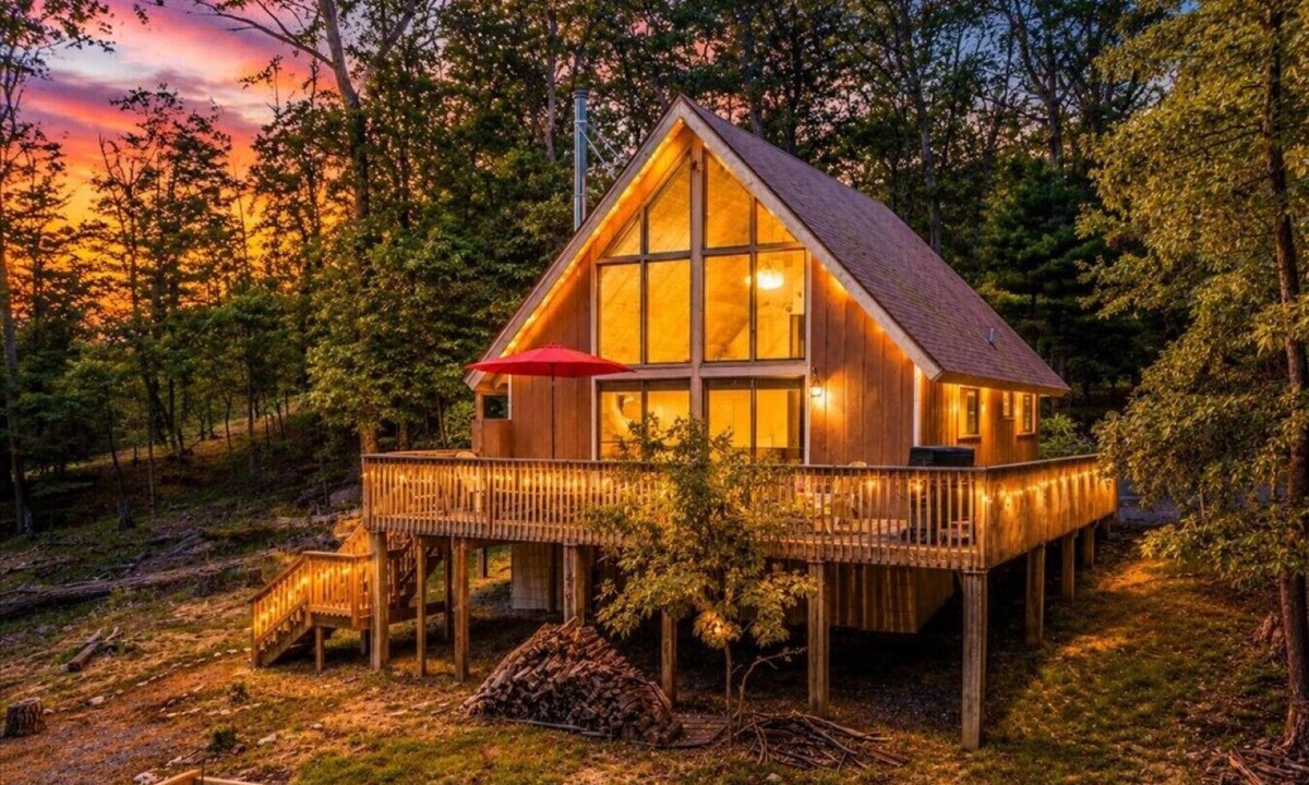Berkeley Springs House | Timber Ridge Cabin - Wifi | Fire pit | Horseshoe Pit | Outdoor Shower | Deck | Games