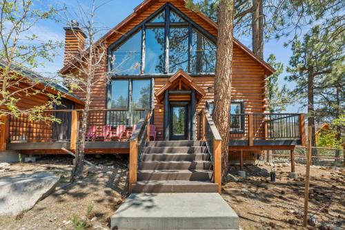 Castle Glen Estates House | Timberline View Estate - Log Cabin with Hot Tub, Pool Table, Sleeps 10, Expansive Deck & Views