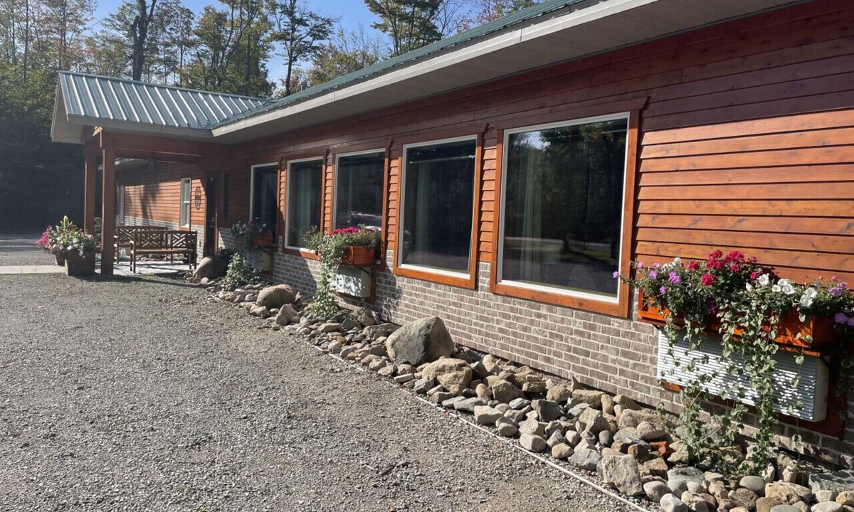 Steuben House | Timberwolf Lodge Directly on Haywire Snowmobile & ATV Trial