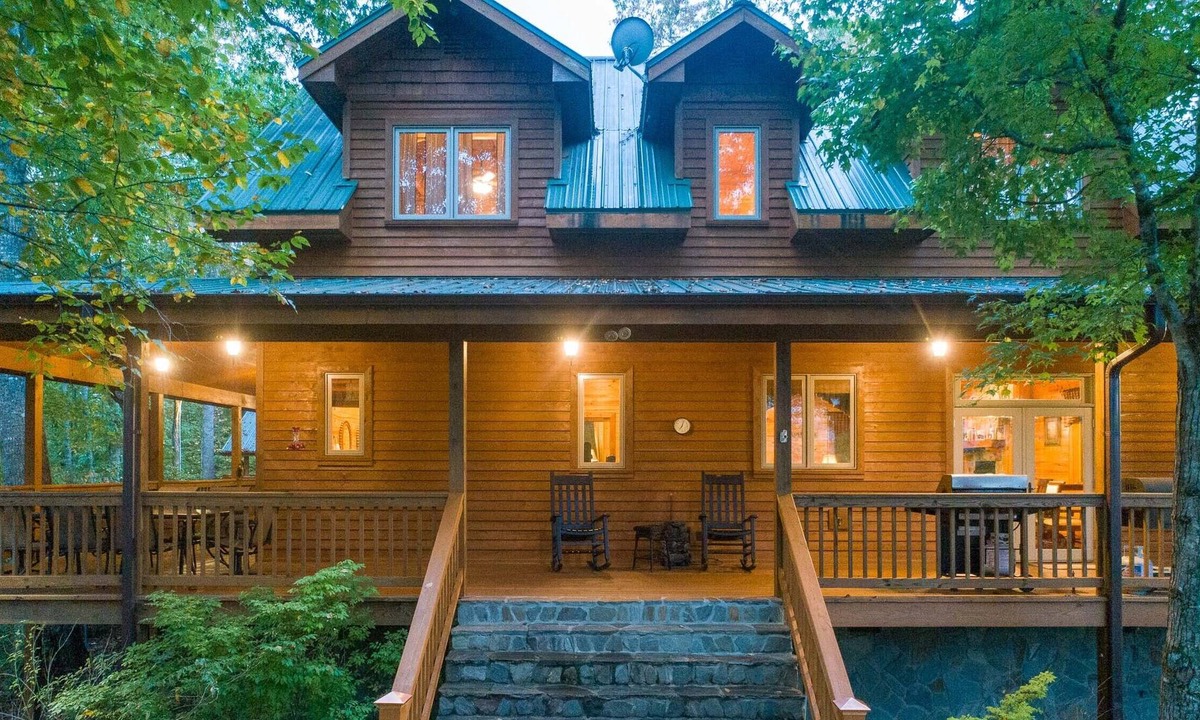 Tuckasegee Cabin | Timberwolf - Spacious Smoky Mountain Cabin w/Cornhole, Putt putt!