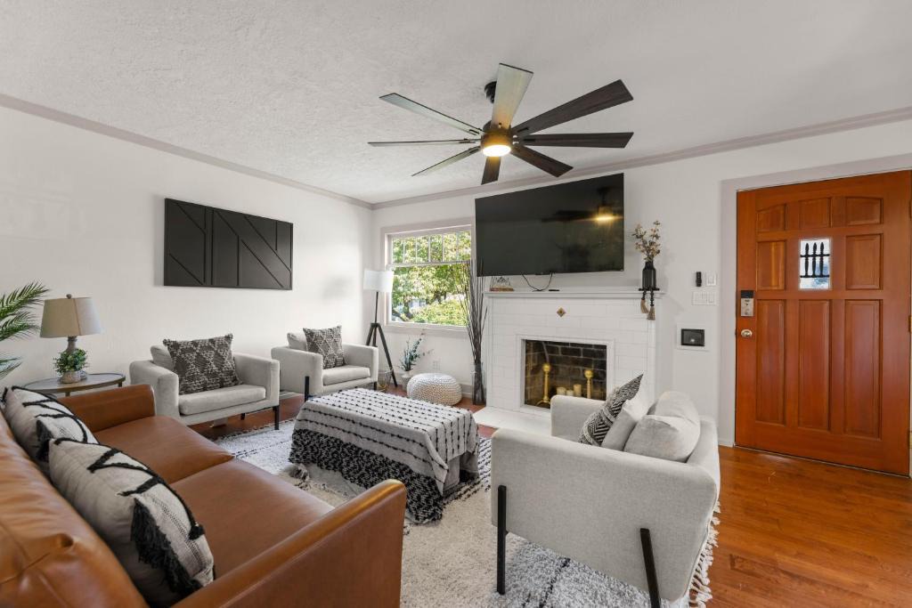 Vancouver House | Timeless Historic Home near Downtown with HOT TUB