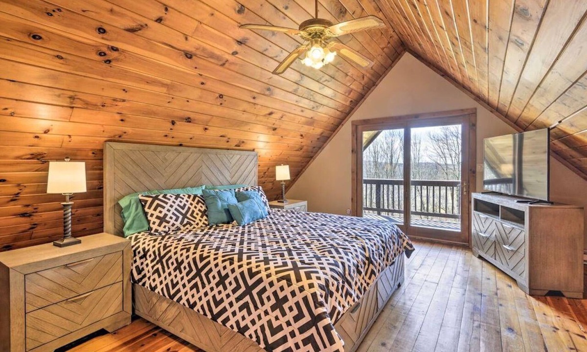 Pleasant Mount Cabin | Timeless Sophistication with Moonlit Charm