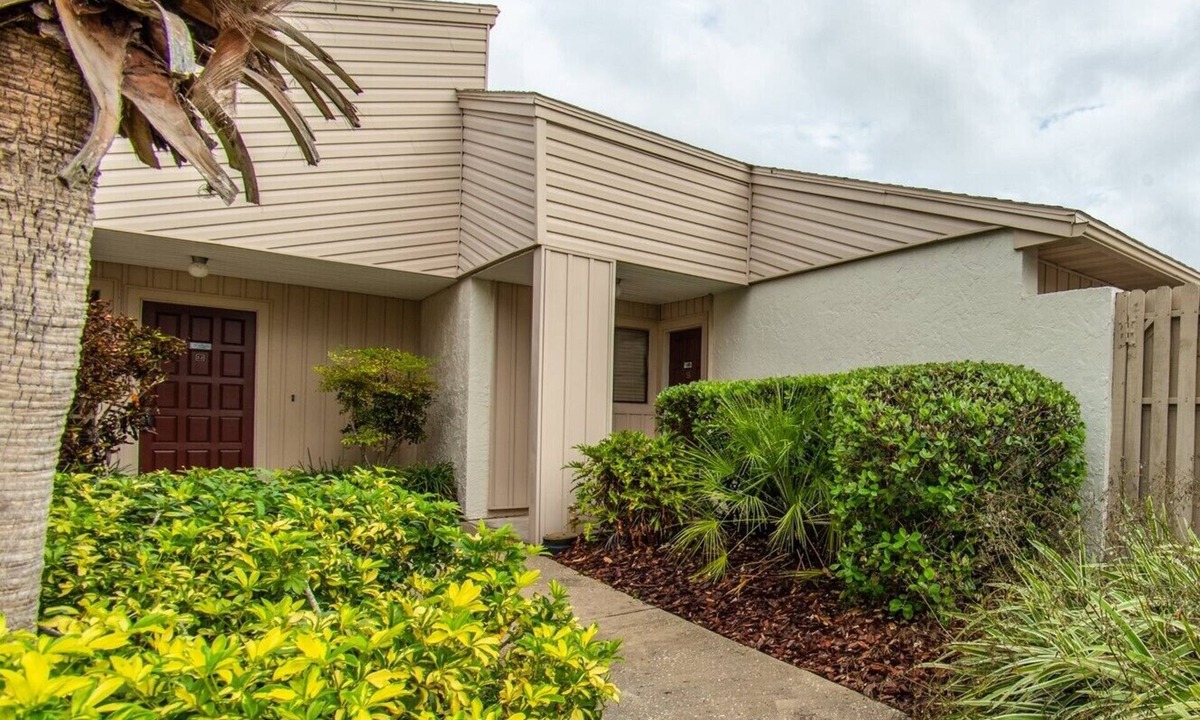 Nichols Condo | TimeOut 2! Spacious 2 bed/2bath condo, Sleeps 6, Pool!