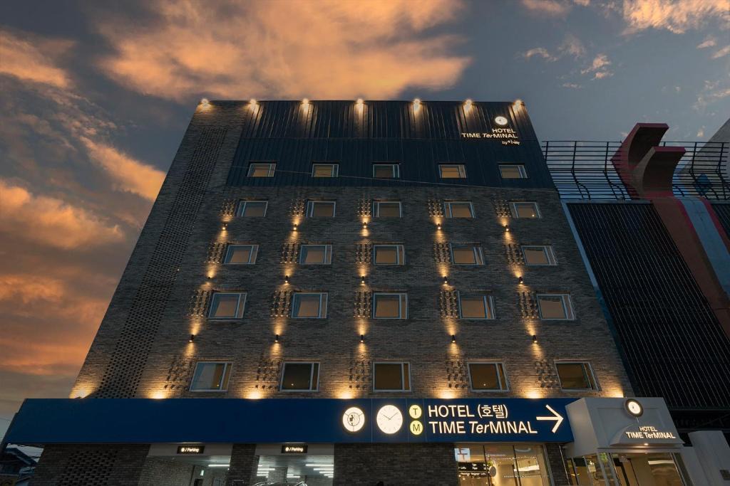 Dong-gu Hotel | TimeTerminal Hotel Daejeon 1st by Anook