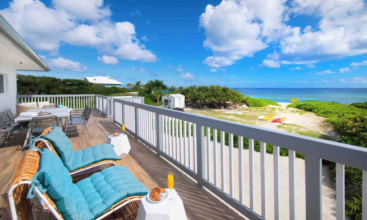 North Side Villa | Timmy's Place: Family Beach House w/Backyard Snorkeling, Rec Room, & Seaside Swing Set