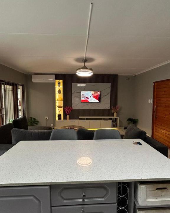 Uvongo Apartment | TinasRose