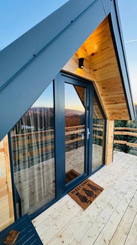 Valea Mare-Pravat House | Tiny A-Frame Cabin with Private Hot Tub & Views - Perfect for 2
