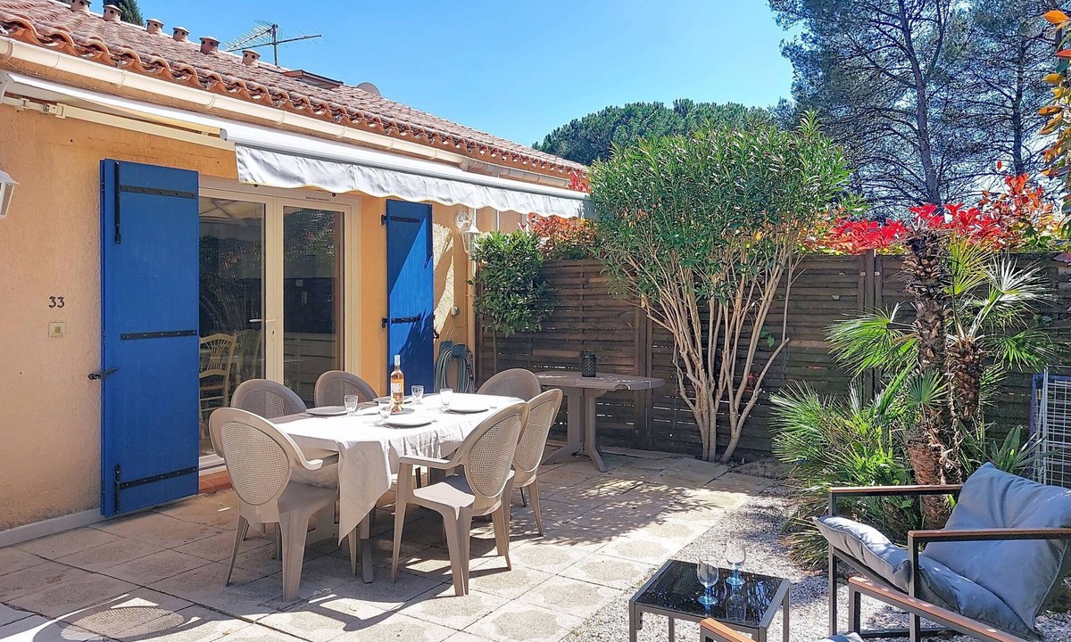 La Motte House | Tiny Blue by Interhome