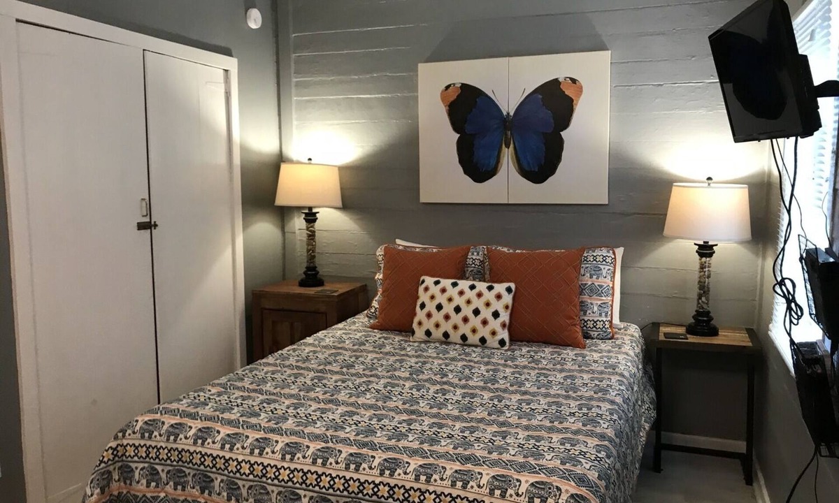 Beach Institute Cottage | Tiny Cottage 535 in Savannah's Landmark Historic District