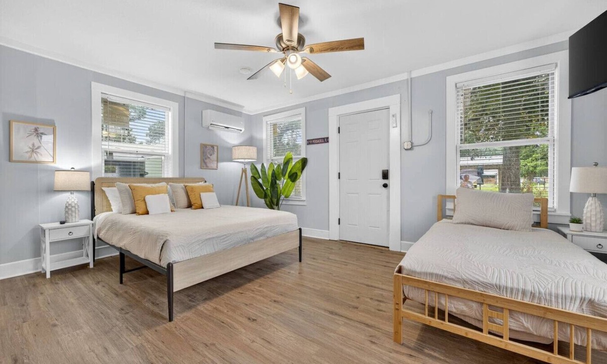 South Pensacola Cottage | Tiny Haven Unwind in Pensacola