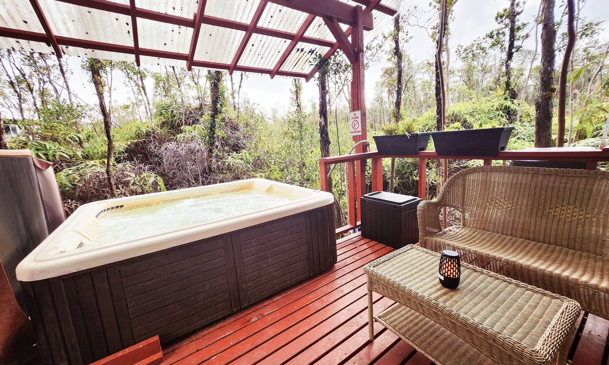Fern Forest Cabin | tiny home 6 w/private hot tub surrounded by nature near Volcano National Park