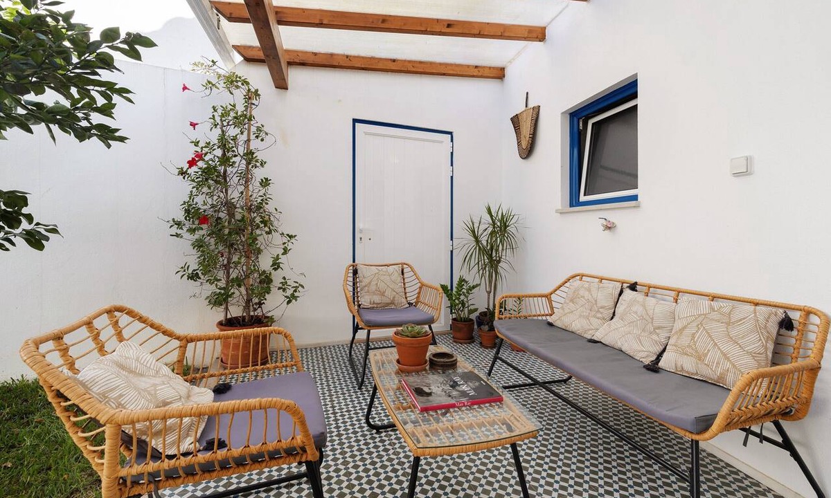 Cartaxo House | Tiny Home 'Casa Das Cantonas Valada' with Shared Pool, Wi-Fi and Air Conditioning