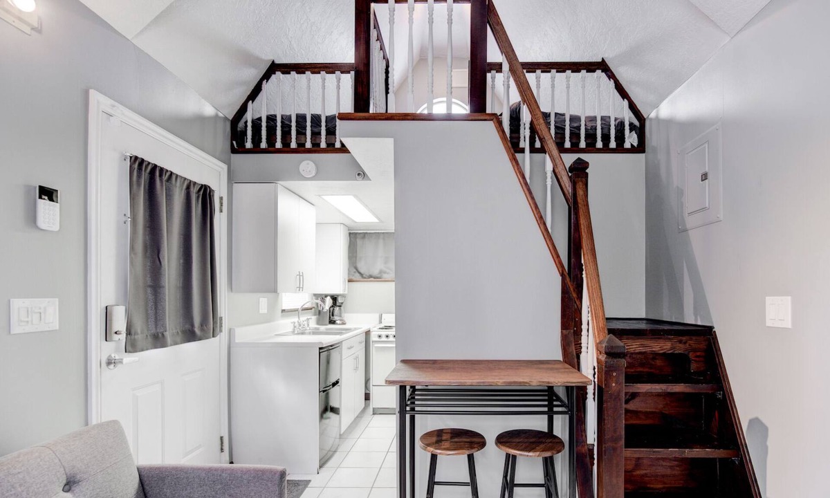 South Ogden Cottage | Tiny Home - Close to Weber State, Hill AFB, McKay Dee Hospital