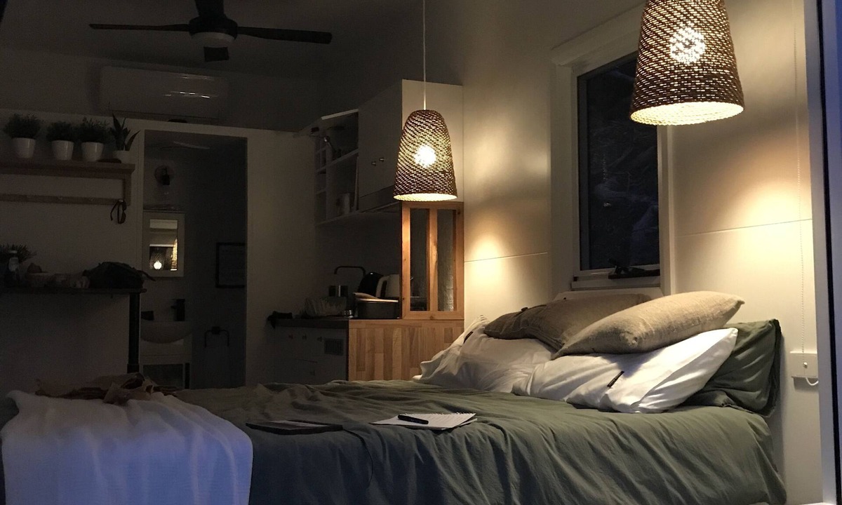 Wheeny Creek Cabin | Tiny home for two, spa bath, fire pit, relax and escape in the Colo River valley