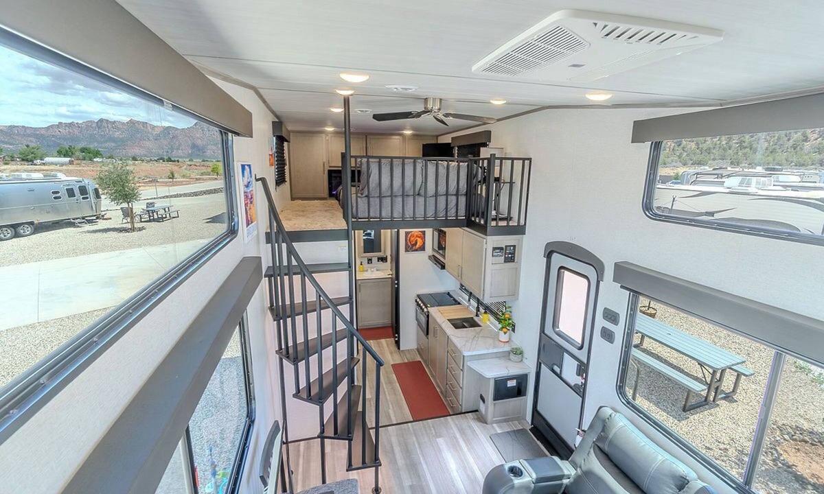 Apple Valley House | Tiny Home Lodge near Zion and Bryce National Park HotTub, Stargazing, Epic Views